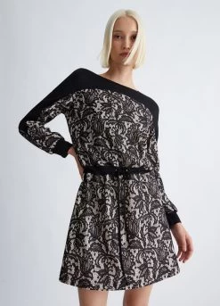 Kurzes Kleid Aus Spitze