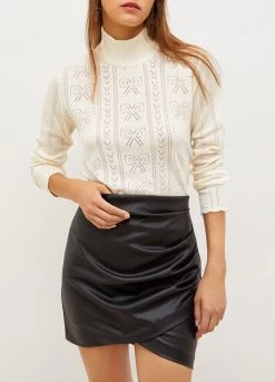 Stehkragenpullover Mit Lochmuster