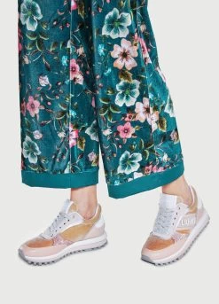 Sneaker Mit Gummiertem Logo