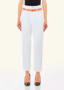 Jeans Mit Hohem Bund Und Gürtel