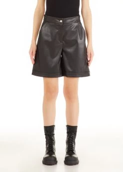 Shorts Aus Beschichtetem Gewebe